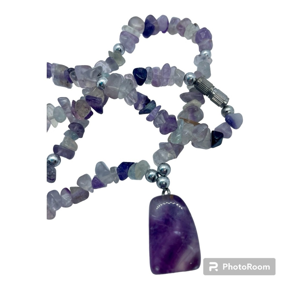 Beautiful purple stone (amethyst?) necklace - main stone is stunning - 18” - EUC